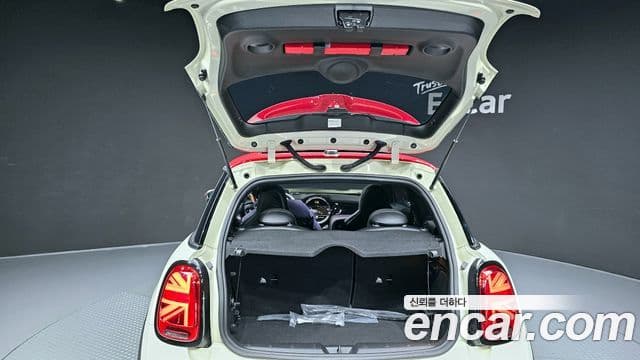 Mini Cooper S 2022 — ფოტო 19/20