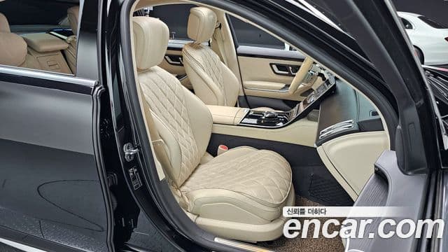 Mercedes-Benz S-Class 2022 — Photo 9/36