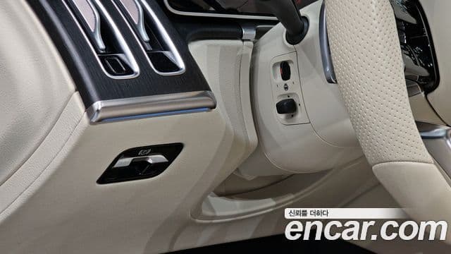 Mercedes-Benz S-Class 2022 — Photo 24/36