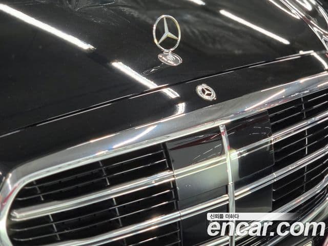 Mercedes-Benz S-Class 2022 — Photo 13/36