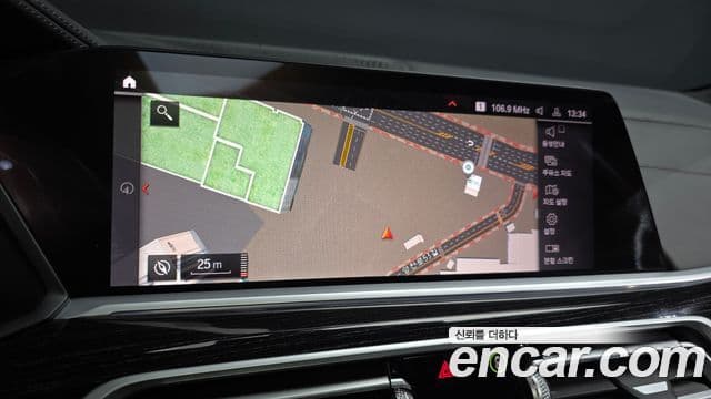 BMW X7 2020 — ფოტო 15/20