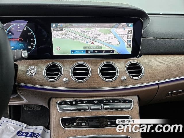 Mercedes-Benz E-Class 2022 — ფოტო 6/20