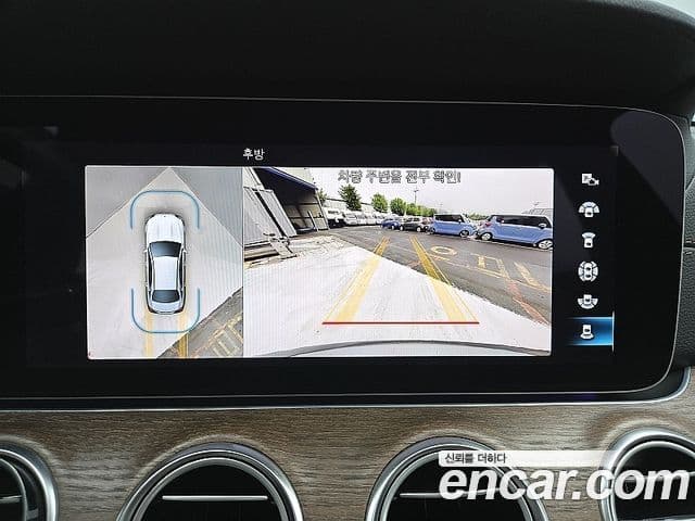 Mercedes-Benz E-Class 2022 — ფოტო 14/20
