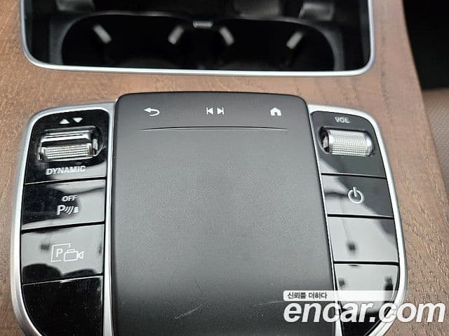 Mercedes-Benz E-Class 2022 — ფოტო 15/20