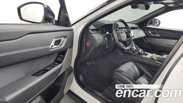 Land Rover Range Rover Velar 2022 — Фото 10/20