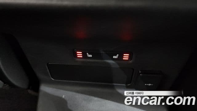 Land Rover Range Rover Velar 2022 — Фото 18/20