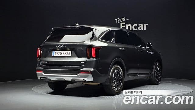 Kia Sorento 2023 — ფოტო 2/20