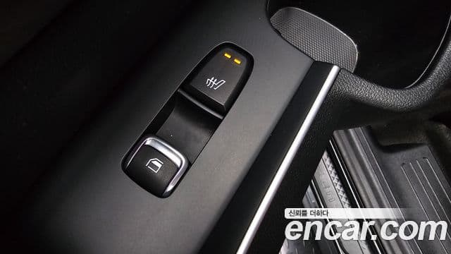 Kia Sorento 2023 — ფოტო 19/20