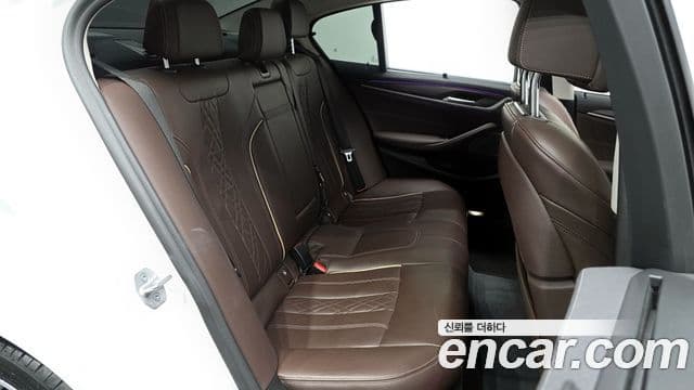 BMW 5 Series 2022 — Şəkil 12/20