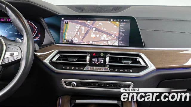 BMW X5 2021 — ფოტო 14/20