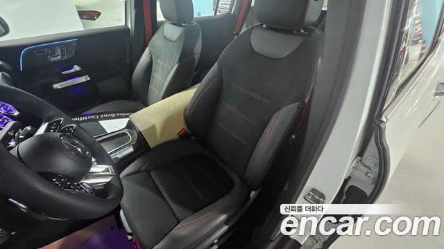 Mercedes-Benz GLB-Class 2025 — Şəkil 13/20