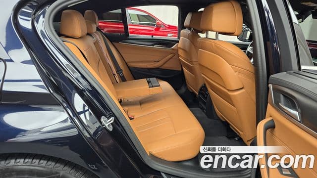 BMW 5 Series 2023 — ფოტო 13/20