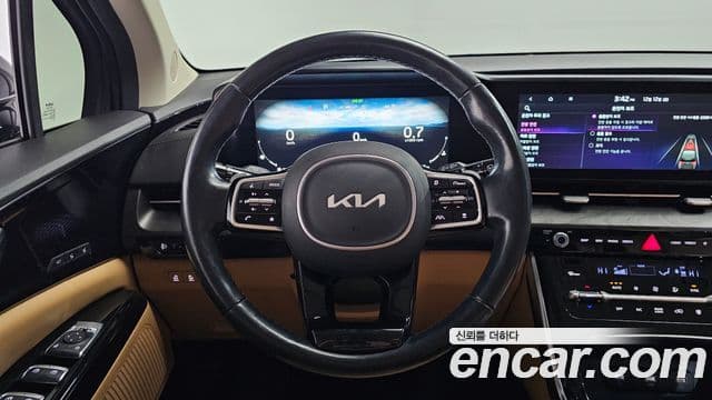 Kia Carnival 2022 — ფოტო 13/20