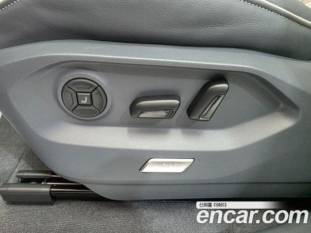 Volkswagen Touareg 2025 — ფოტო 5/20