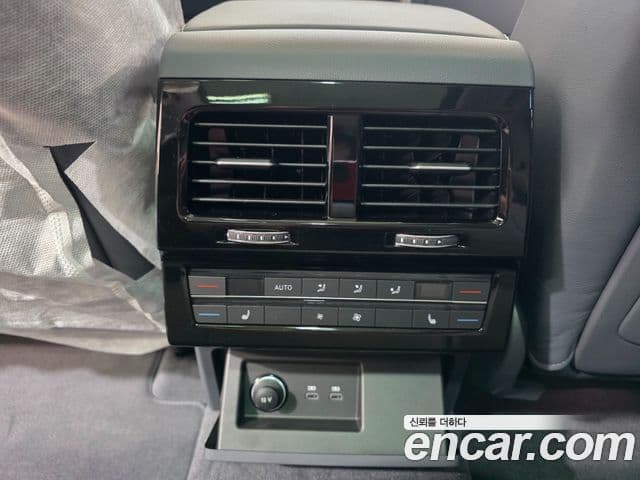Volkswagen Touareg 2025 — ფოტო 6/20