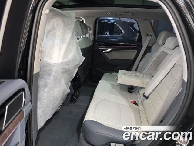 Volkswagen Touareg 2025 — ფოტო 7/20
