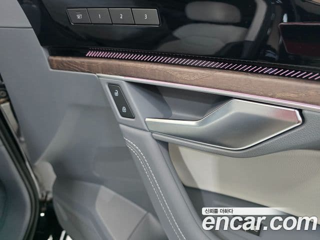 Volkswagen Touareg 2025 — ფოტო 8/20