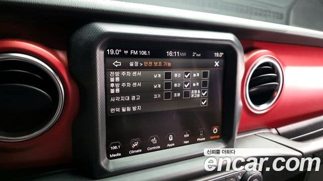 Jeep Wrangler 2023 — Фото 16/20