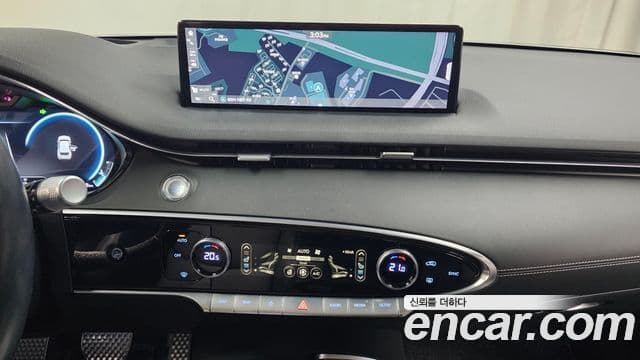 Genesis GV70 2021 — ფოტო 15/20