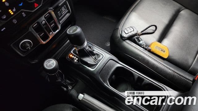 Jeep Wrangler 2022 — Şəkil 9/20