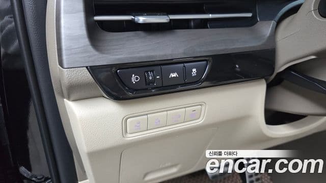 Kia Carnival 2023 — Şəkil 17/20