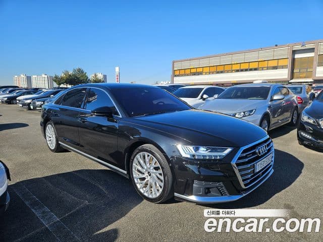 Audi A8 2021 — ფოტო 1/15