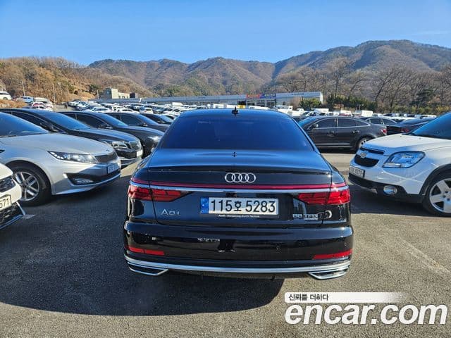 Audi A8 2021 — ფოტო 3/15