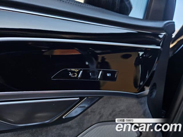Audi A8 2021 — ფოტო 8/15