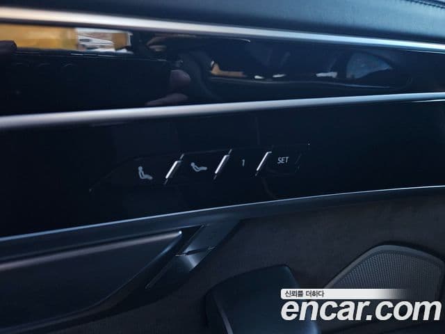 Audi A8 2021 — ფოტო 12/15