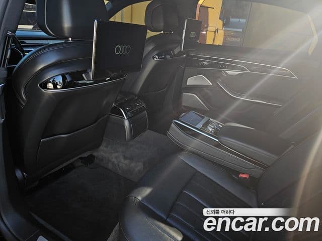 Audi A8 2021 — ფოტო 13/15