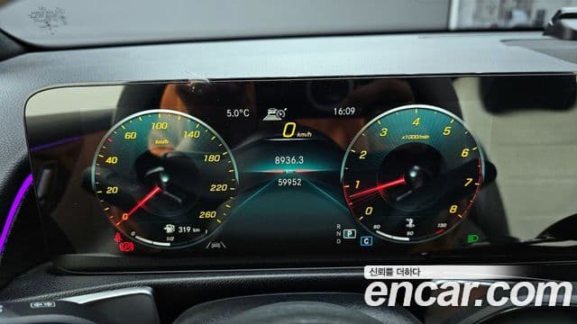 Mercedes-Benz GLB-Class 2021 — Şəkil 8/20