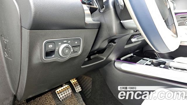 Mercedes-Benz GLB-Class 2021 — Şəkil 15/20