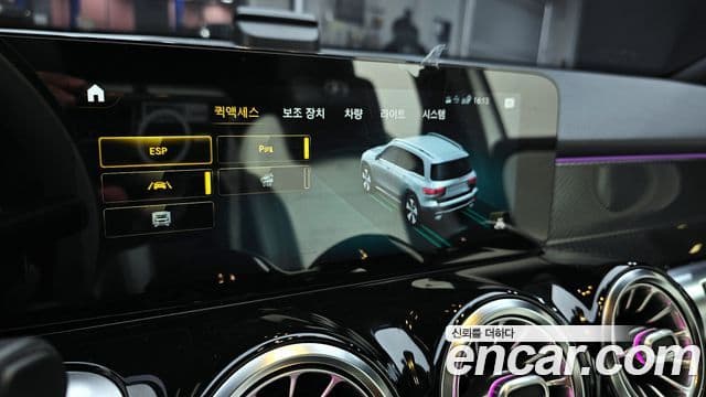 Mercedes-Benz GLB-Class 2021 — Şəkil 17/20