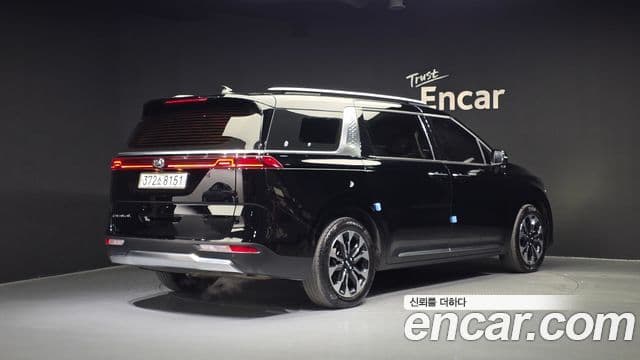 Kia Carnival 2021 — ფოტო 2/20