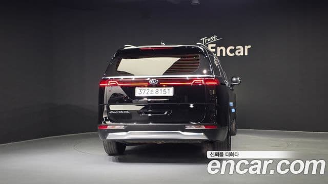 Kia Carnival 2021 — ფოტო 4/20