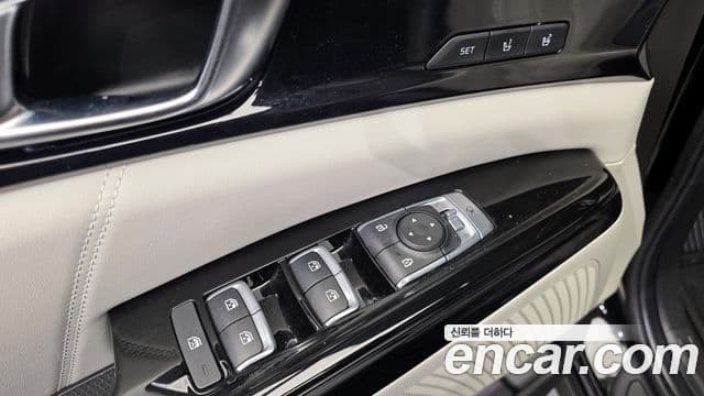 Kia Carnival 2021 — ფოტო 14/20