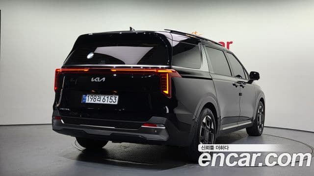 Kia Carnival 2023 — ფოტო 2/20