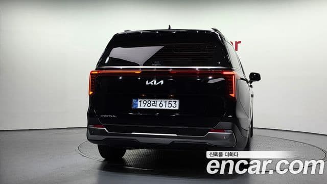 Kia Carnival 2023 — ფოტო 4/20