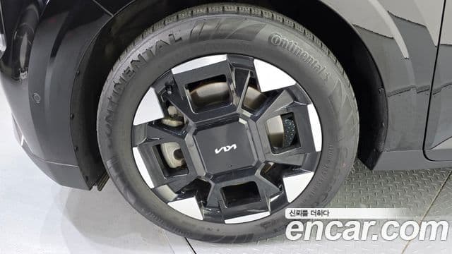 Kia Carnival 2023 — ფოტო 5/20