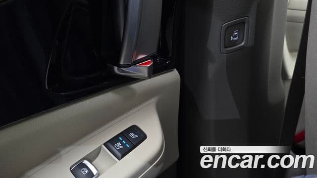 Kia Carnival 2023 — ფოტო 17/20