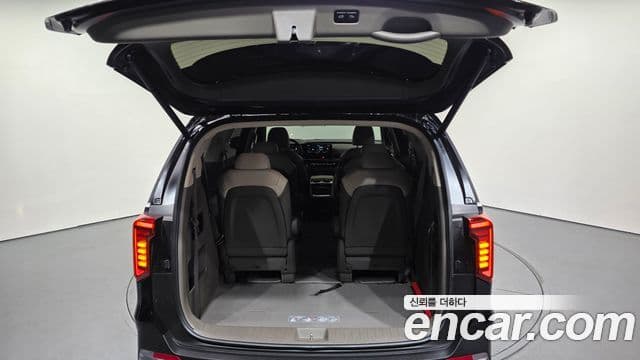 Kia Carnival 2023 — ფოტო 20/20