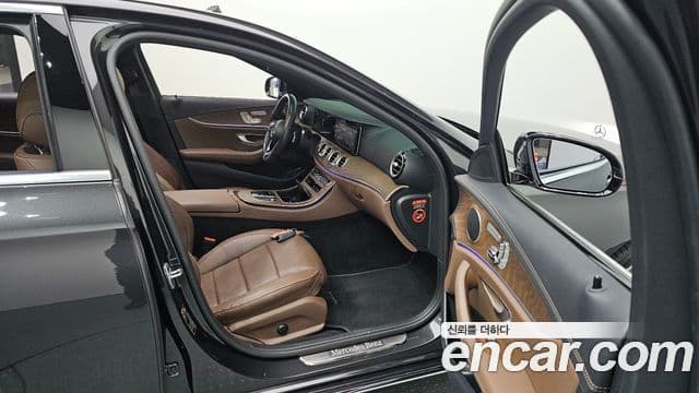 Mercedes-Benz E-Class 2020 — ფოტო 11/20