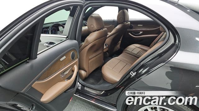 Mercedes-Benz E-Class 2020 — ფოტო 12/20
