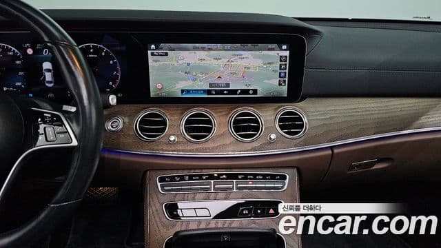 Mercedes-Benz E-Class 2020 — ფოტო 14/20