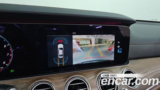 Mercedes-Benz E-Class 2020 — ფოტო 15/20