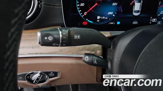 Mercedes-Benz E-Class 2020 — ფოტო 19/20
