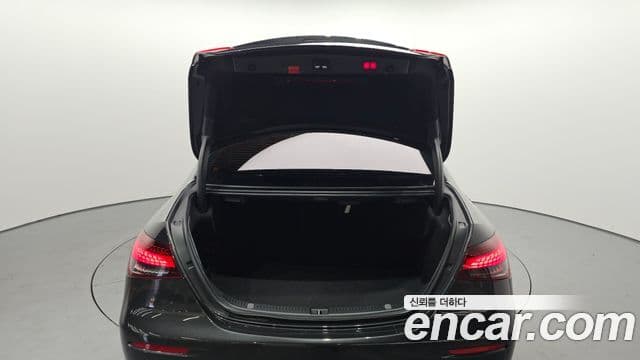 Mercedes-Benz E-Class 2020 — ფოტო 20/20