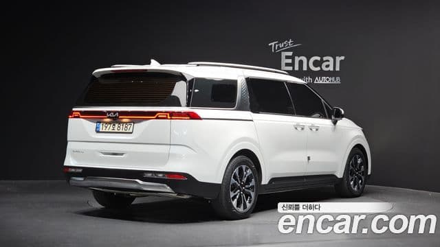 Kia Carnival 2022 — ფოტო 2/20