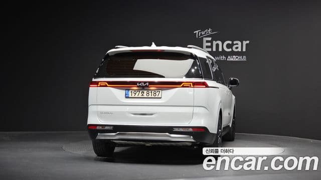 Kia Carnival 2022 — ფოტო 4/20