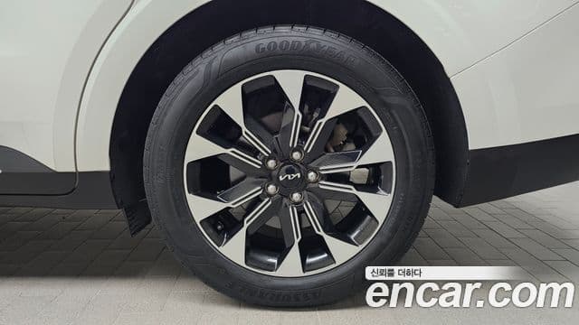 Kia Carnival 2022 — ფოტო 5/20